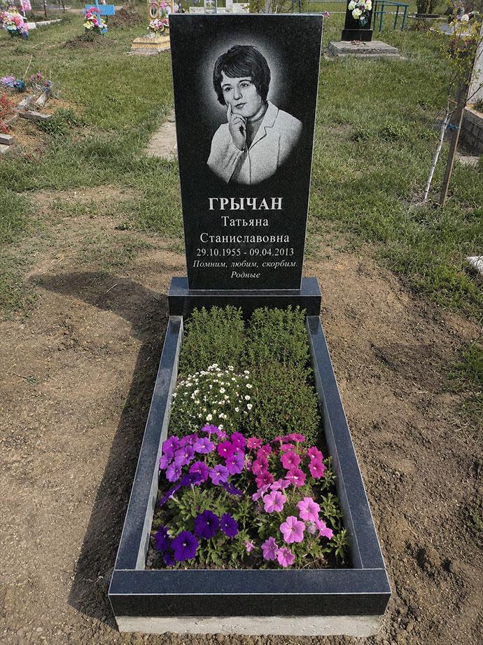 Гранітний памʼятник, одинарний — чорний граніту